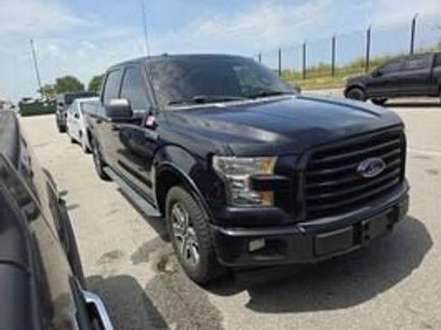 Used 2017 Ford F150 XLT w/ Equipment Group 302A Luxury RWD image 4