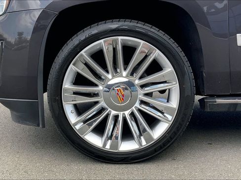 Used 2015 Cadillac Escalade ESV Platinum RWD image 9
