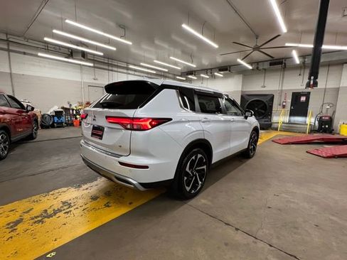 Used 2023 Mitsubishi Outlander SE image 7