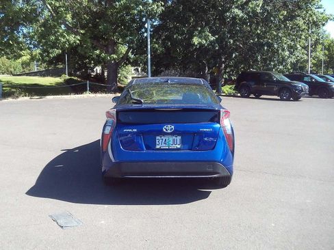 Used 2017 Toyota Prius Two FWD image 4