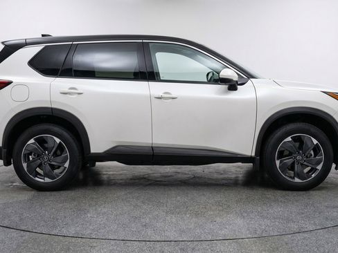 Used 2025 Nissan Rogue SV AWD/4WD image 11