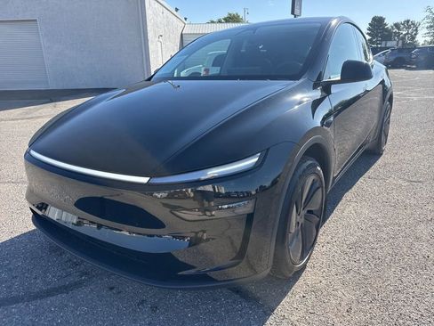 Used 2026 Tesla Model Y 2WD image 8