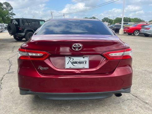 Used 2018 Toyota Camry XLE image 7