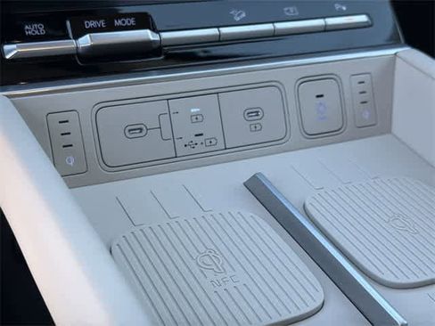 Certified 2025 Hyundai Santa Fe Calligraphy image 26