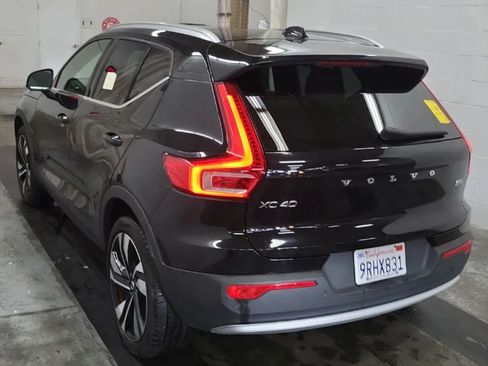 Used 2025 Volvo XC40 B5 Ultra AWD/4WD image 3