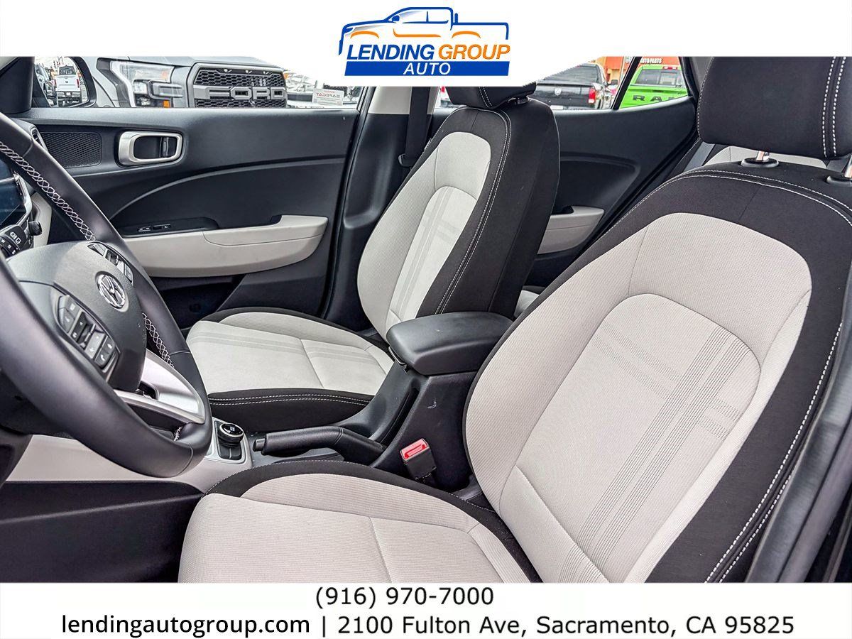 Used 2023 Hyundai Venue SEL FWD image 16