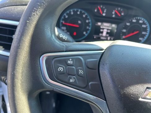 Used 2018 Chevrolet Equinox LT image 18