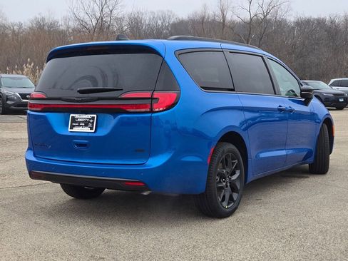New 2026 Chrysler Pacifica Select w/ S Appearance Package AWD/4WD image 15