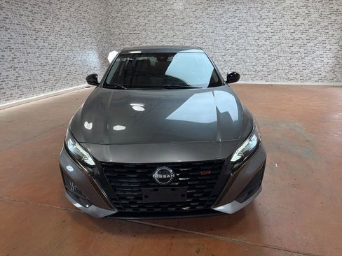 Used 2023 Nissan Altima 2.5 SR w/ SR Premium Package image 2