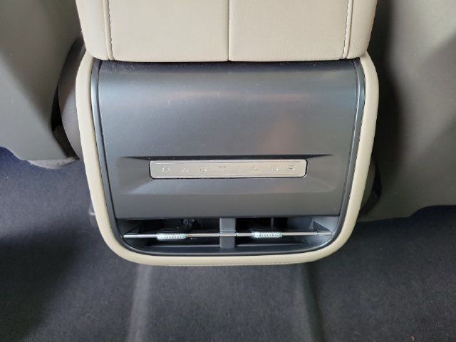 Used 2024 Lincoln Nautilus Premier AWD/4WD image 24