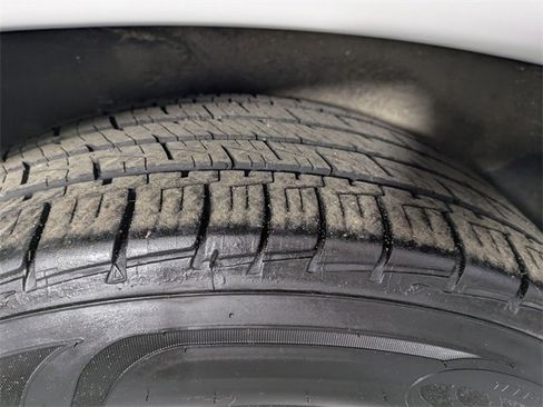 Certified 2021 Chrysler Pacifica Touring-L image 9