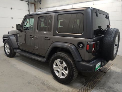 Used 2018 Jeep Wrangler Unlimited Sport S AWD/4WD image 3