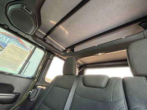 Used 2021 Jeep Wrangler Unlimited Sport image 33