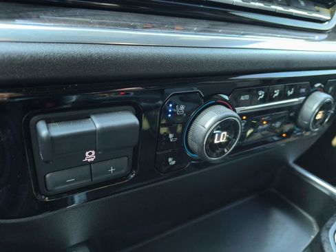 Used 2025 Chevrolet Silverado 1500 LTZ image 12