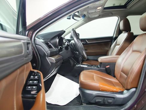 Used 2017 Subaru Outback 3.6R Touring AWD/4WD image 4
