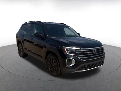 Used 2026 Volkswagen Atlas SE AWD/4WD image 3