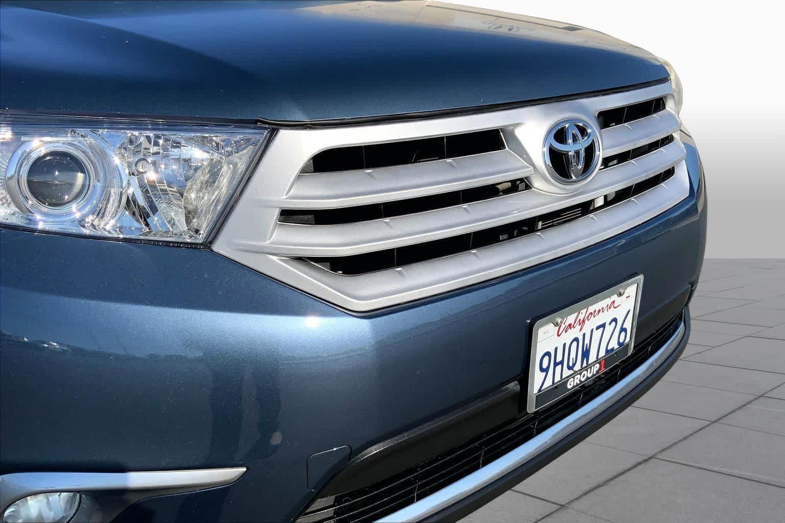 Used 2013 Toyota Highlander Limited AWD/4WD image 29
