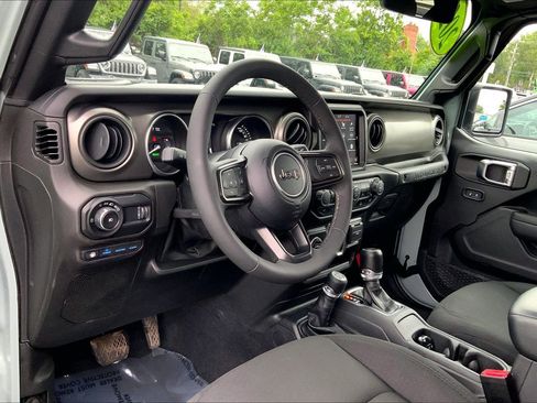 Used 2023 Jeep Wrangler Unlimited w/ Sun & Screen Package AWD/4WD image 14