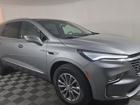 Used 2024 Buick Enclave Premium image 2