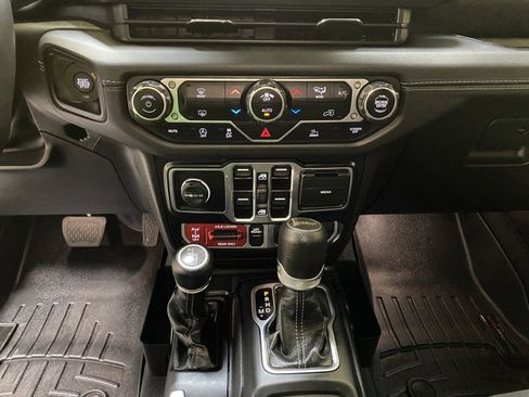 Used 2024 Jeep Gladiator Mojave AWD/4WD image 44