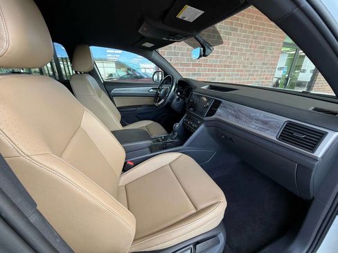 Used 2020 Volkswagen Atlas Cross Sport SE image 13