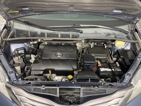 Used 2015 Toyota Sienna XLE image 34