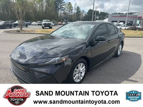 Used 2025 Toyota Camry LE image 6