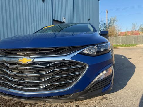 Used 2023 Chevrolet Malibu LT FWD image 2