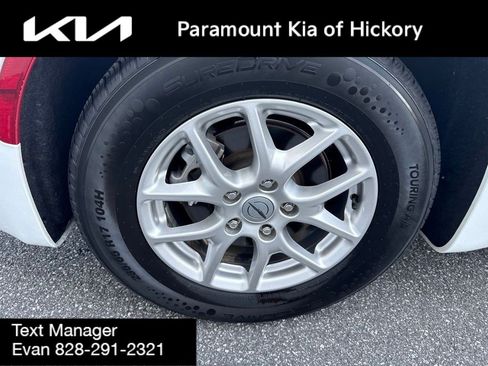 Used 2024 Chrysler Pacifica Touring-L FWD image 9