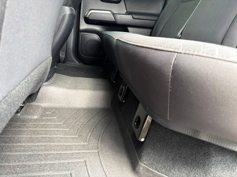 Used 2019 Toyota Tacoma TRD Sport w/ Technology Package RWD image 18