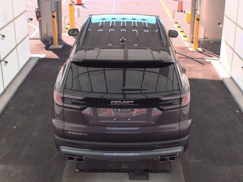 Used 2025 GMC Acadia Elevation image 4