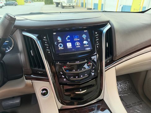 Used 2016 Cadillac Escalade Premium image 20