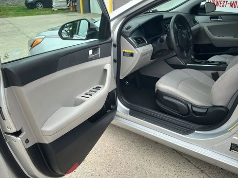 Used 2016 Hyundai Sonata SE FWD image 9