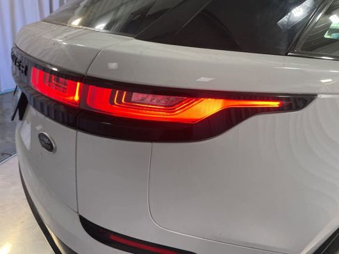 Used 2022 Land Rover Range Rover Velar R-Dynamic S image 17
