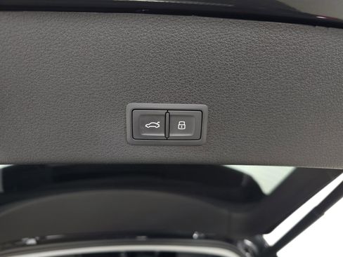 Used 2019 Audi e-tron Prestige w/ Prestige Package image 8