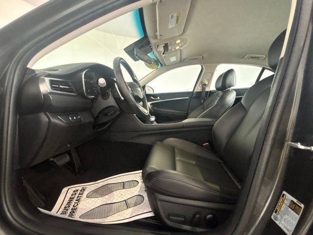 Used 2025 Genesis G70 2.5T RWD image 3