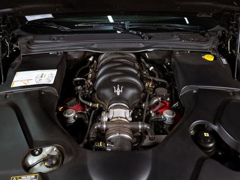 Used 2013 Maserati GranTurismo Sport RWD image 38