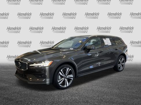 Used 2025 Volvo V60 B5 Cross Country Plus image 10