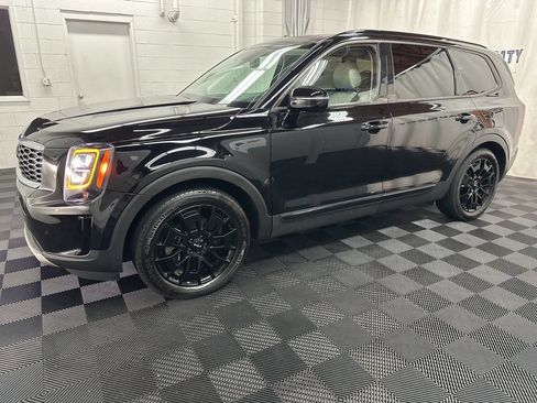 Used 2022 Kia Telluride SX w/ SX Prestige Package AWD/4WD image 2