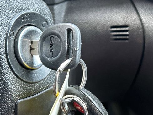 Used 2013 GMC Acadia SLE image 33