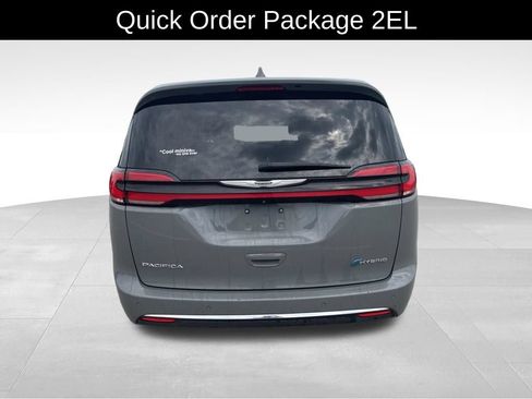 Used 2022 Chrysler Pacifica Touring-L FWD image 6
