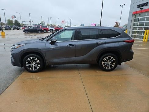 Used 2020 Toyota Highlander XLE image 4