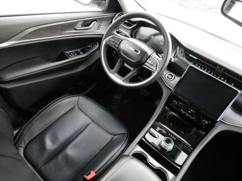 Used 2023 Jeep Grand Cherokee L Limited w/ Black Appearance Package image 9