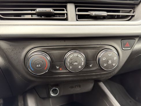 Used 2024 Chevrolet Trax LS w/ LS Convenience Package image 21