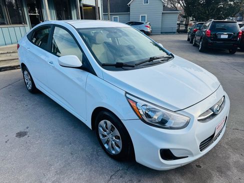Used 2017 Hyundai Accent SE image 1