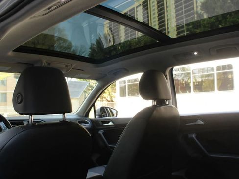 Used 2019 Volkswagen Tiguan SE w/ Panoramic Sunroof Package image 22