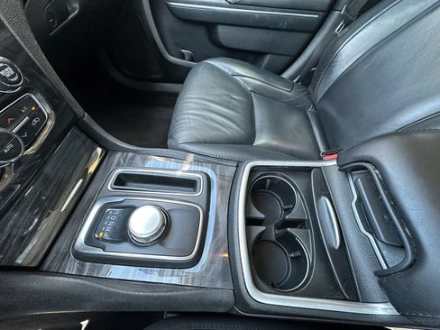 Used 2018 Chrysler 300 Touring L RWD image 24