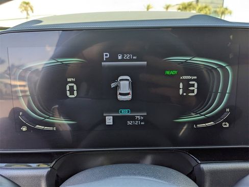 Certified 2023 Kia Niro EX Touring image 35