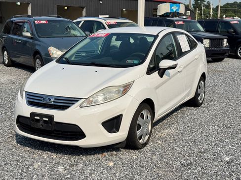 Used 2013 Ford Fiesta SE FWD image 1