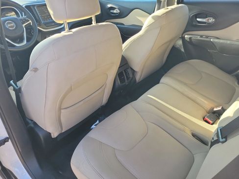 Used 2016 Jeep Cherokee Latitude image 10